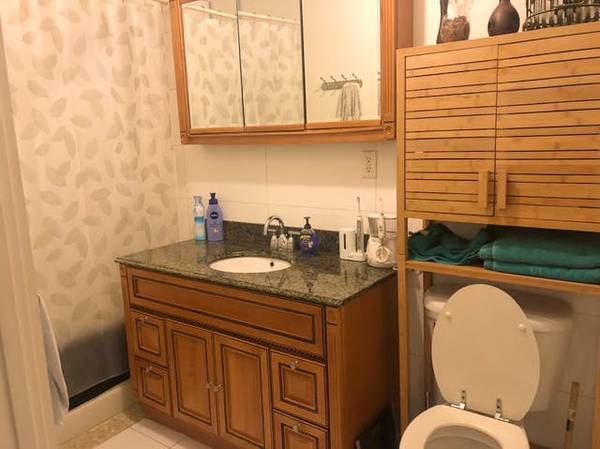 $1100 Large Room Available! (Clinton Hill)