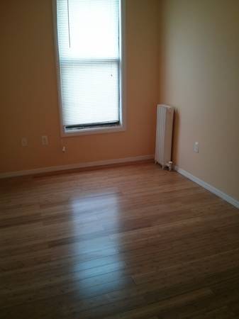 $850 Private room available (Bronx) (BRONX)