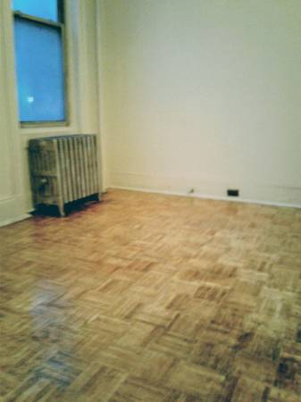 $700 PRIVATE ROOM FOR RENT CLOSE TO SUBWAY BUS IN QUEENS