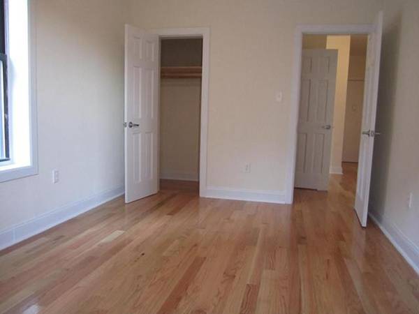 $750 / 5618ft2 – HUGE 1BDR AVAILABLE NOW (Crown Heights)