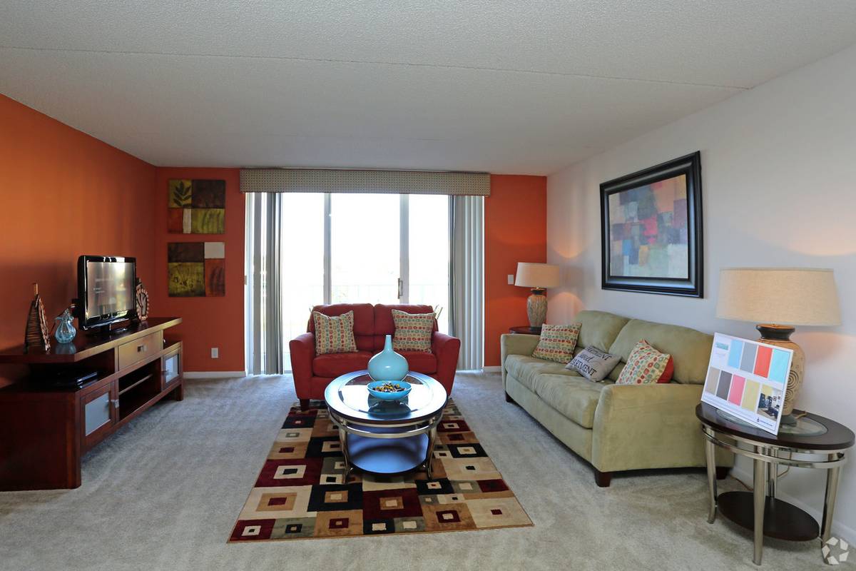 $1439 / 2br – 1200ft2 – Private Patio/Balcony, Walk-In Closets, Heated spa