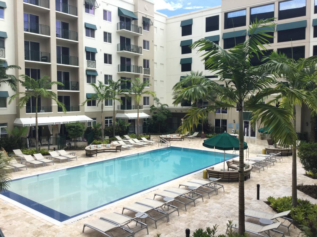 $1703 / 2br – 876ft2 – Gorgeous 2 Bedroom  Apartment in Plantation Awesome Amenities (Plantation)