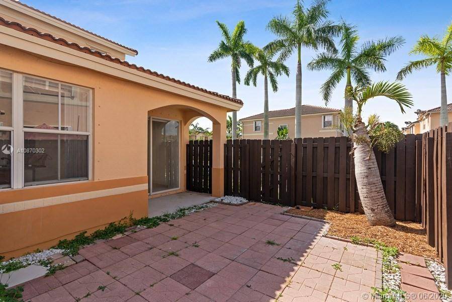 $2150 / 3br – 1491ft2 – Townhouse 3 bedrooms 2.5 bathrooms in Kendall Breeze (Miami)