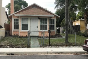 $2000 / 3br – 1468ft2 – 3/2 Home >> 212 S L Street, Lake Worth, FL 33460 >> Move in Ready!! (Lake Woth)