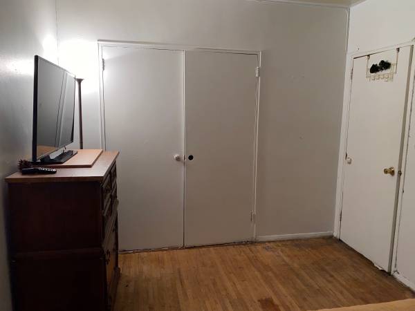$900 Looking for a quiet person (Bronx)