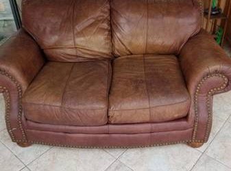 Free leather couch (clearwater)