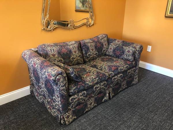 FREE Pullout couch FREEE (Orlando)