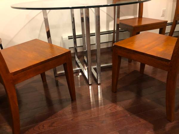 Moving out – free furniture (Greenpoint, Brooklyn)