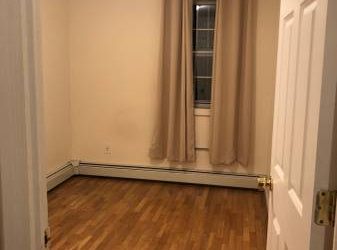 $700 Private room near 5 train and buses (Bronx / Laconia)