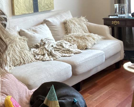 Free white couch good condition (Dallas)