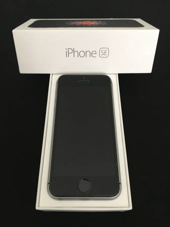 Apple iPhone SE, 32GB, Space Gray, AT&T + Case/ScreenProtector/EarPods – $95 (Miami Beach)