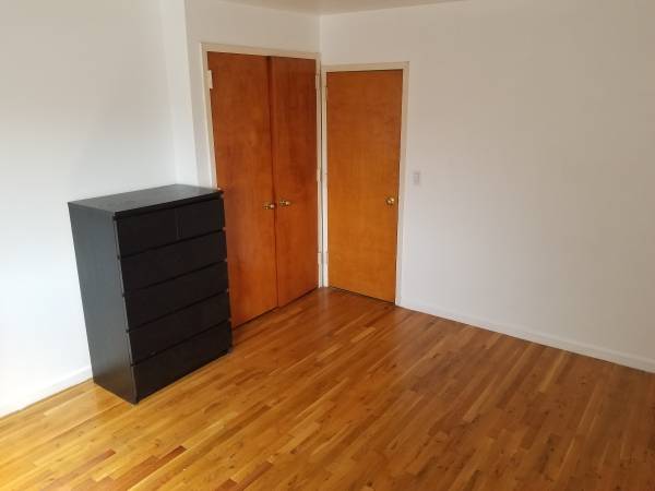 $1200 Private Room 1 block from N/W Trains (Astoria)
