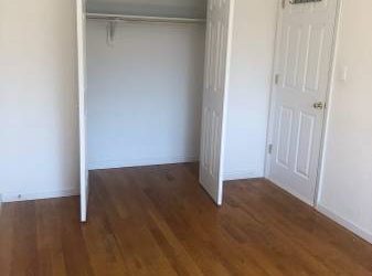$700 / 113ft2 – Large Room $700 Quiet, Clean and Respectful Female (Woodside)
