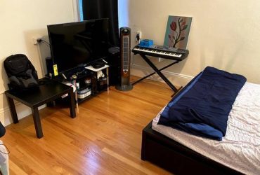 $470 1 FURNISHED ROOM W BATH IN NICE HOME:) (FLUSHING)