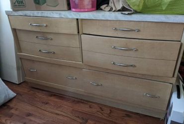 Free Dresser – top coated (Bedstuy)
