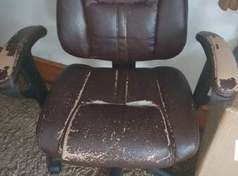 FREE brown computer chair (Little Neck in Queens)
