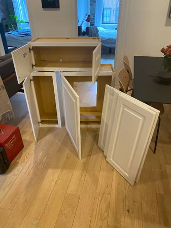 Nice, lightly used white kitchen cabinets and doors (Williamsburg)