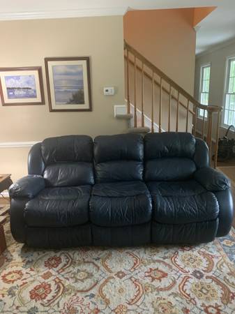 Free couch (Clayton)