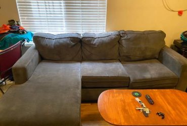 Free Sectional Couch (Bedsty)