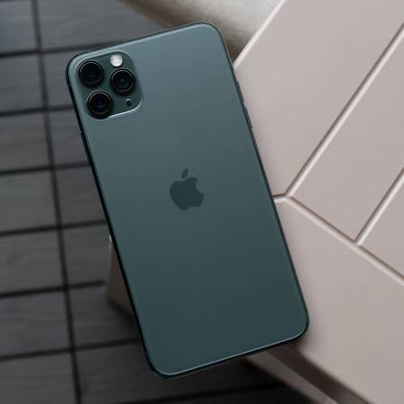Apple iPhone 11 Pro Max Midnight Green – $900 (Hiawassi)