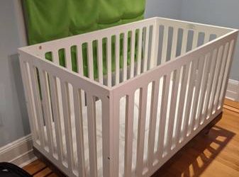 Free Baby crib (Flatiron)