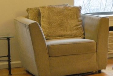 FREE!!!! GREAT ARMCHAIR NEEDS A GOOD HOME!!!!! (West Village)