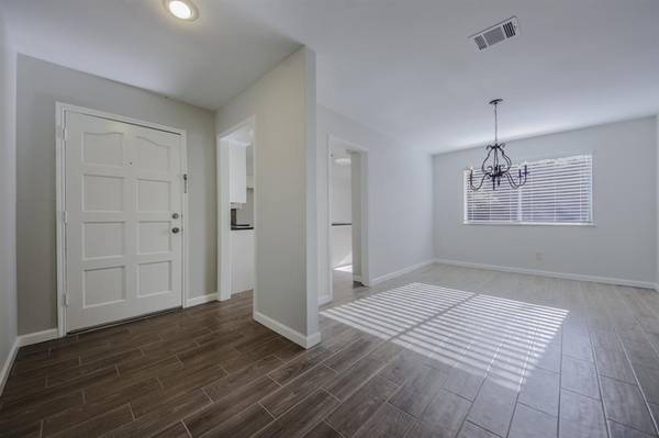 $1650 / 3br – 1600ft2 – GORGEOUS LIGHT&BRIGHT SINGLE STORY READY FOR MOVE IN (KATY)