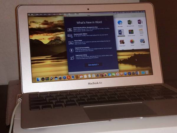 macbook air i5 12" clean – $425 (beaches)