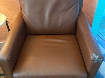 Free Leather recliner (St Pete Beach)