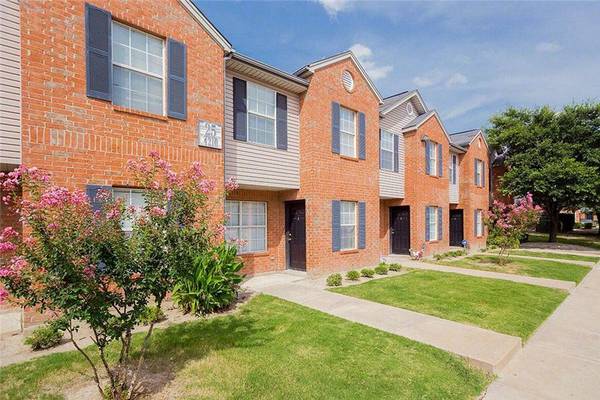 $1465 / 4br – 1358ft2 – Patio with Storage Closet, Frost Free Refrigerator, Basketball Court