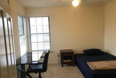 $600 Clean room to rent $600, available now