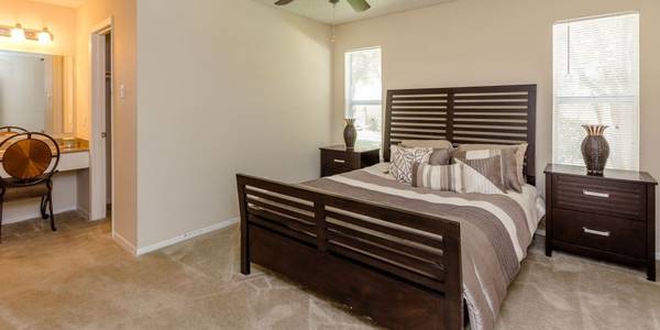 $764 / 1br – 600ft2 – Refreshing Swimming Pool, Faux Granite Countertops, Carports Available (Floyd Curl Dr)