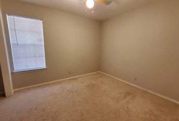 $525 / 100ft2 – Room for rent at 1604 and Culebra (Greater northwest)