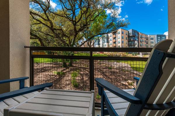 $1910 / 2br – 1168ft2 – Beautiful Downtown View