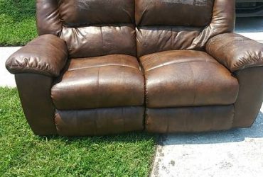 Couch/Love seat Reclining Rocking (Land O Lakes)