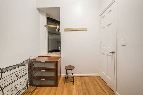 $1000 Manhattan Lower east side one bedroom with shared bathroom Near SOHO (Chinatown / Lit Italy)