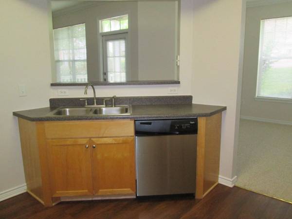 $1095 / 1br – 849ft2 – 1 bed- DVD Library, New Mountain Bikes, Quiet, Convenient Location