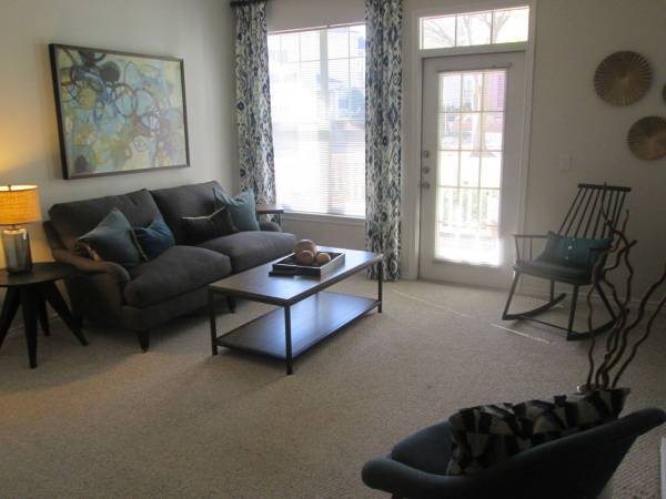 $1095 / 1br – 849ft2 – 1 bed- DVD Library, New Mountain Bikes, Quiet, Convenient Location