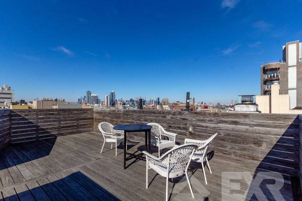 $1235 / 120ft2 – SEARCHING FOR THIRD ROOMMATE TO SIGN NEW LEASE AUGUST 1st!! MESSAGE AS (Williamsburg)