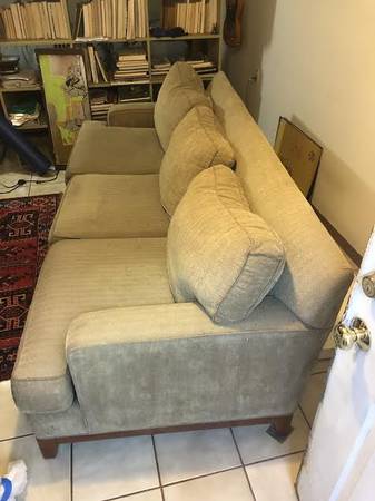 Free couch, 1 owner, good condition (Bedstuy)