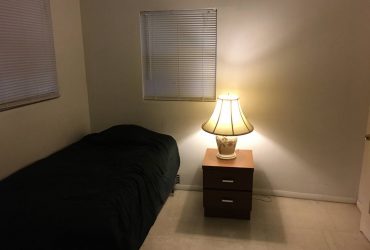 $393 / 750ft2 – Room For Rent (Lake Worth)