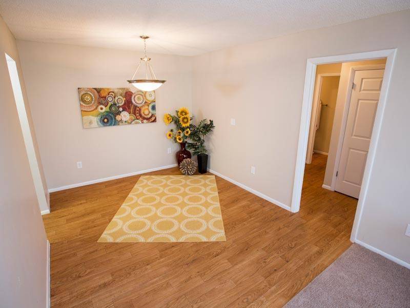 $1174 / 2br – 930ft2 – Controlled Access, Large Bedrooms w/ Spacious Closets, Dishwasher