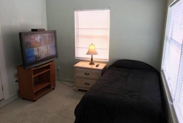 $495 / 750ft2 – Room For Rent (Lake Worth)