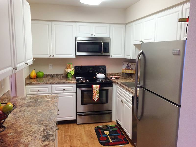 $1174 / 2br – 930ft2 – Controlled Access, Large Bedrooms w/ Spacious Closets, Dishwasher