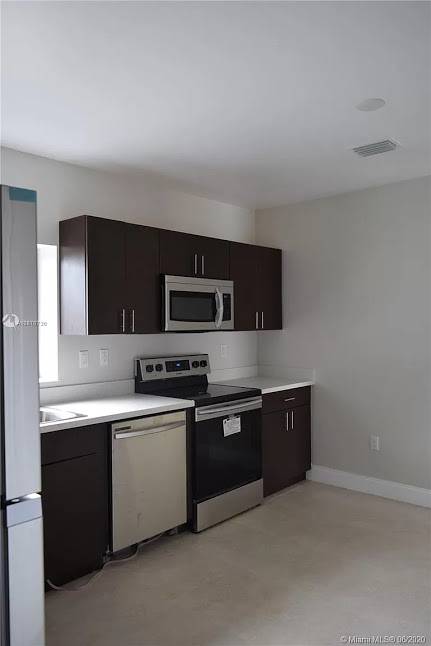 $1000 ample ROOM in huge residential house just 5 minutes from FIU (87 ave and flagler area)