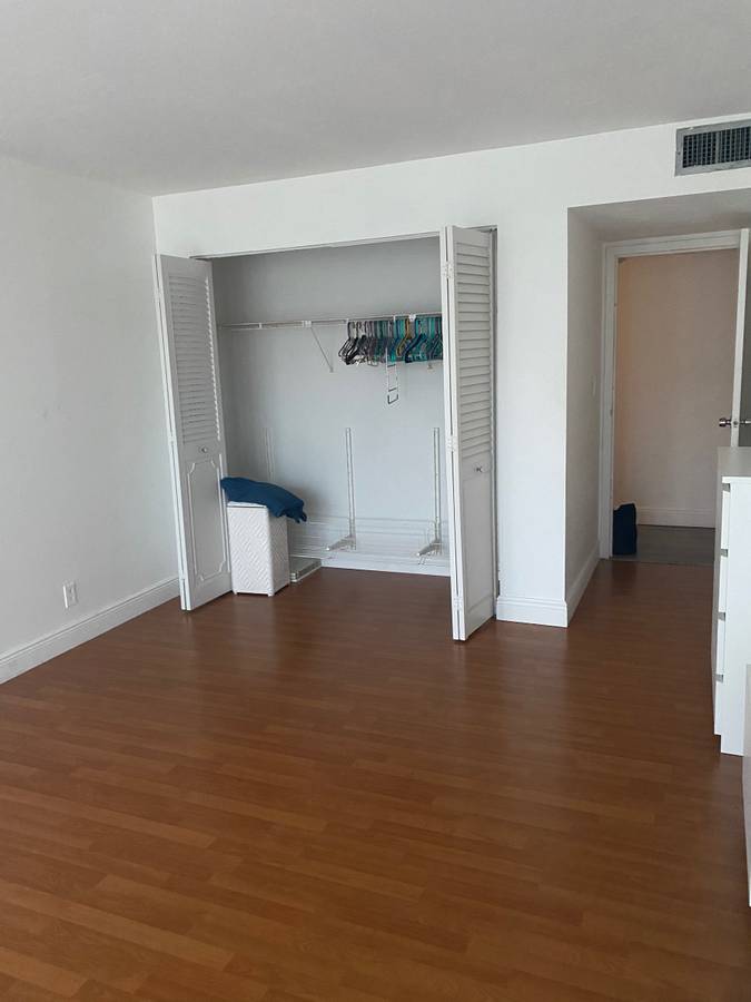 $800 Room for rent/ Alquiler de Habitación (Hallandale Beach)