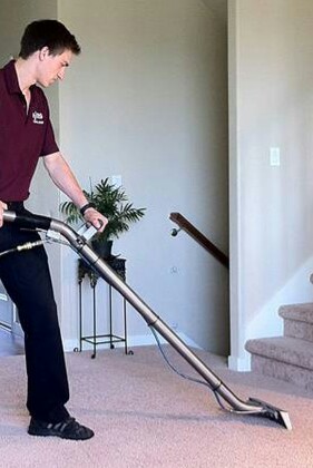 Experienced Carpet, Upholstery, Tile and Grout Cleaning Technician (33181)