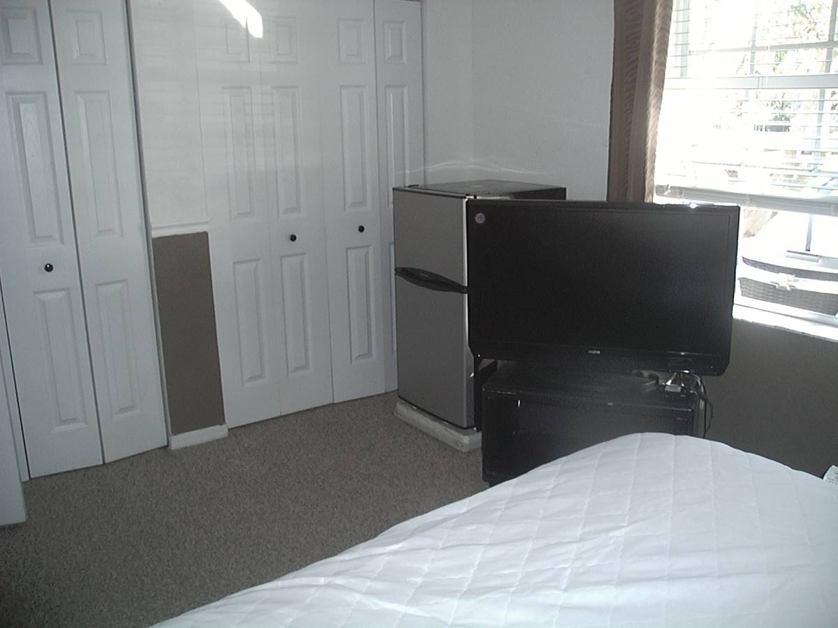 $580 Furnished Room