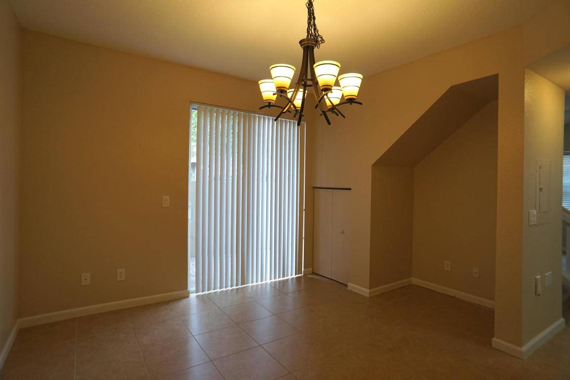 $1675 / 3br – 1396ft2 – LINKS @ EMERALD DUNES GATED COMMUNITY 3/2.5 TOWNHOUSE FOR RENT!! (West Palm Beach)