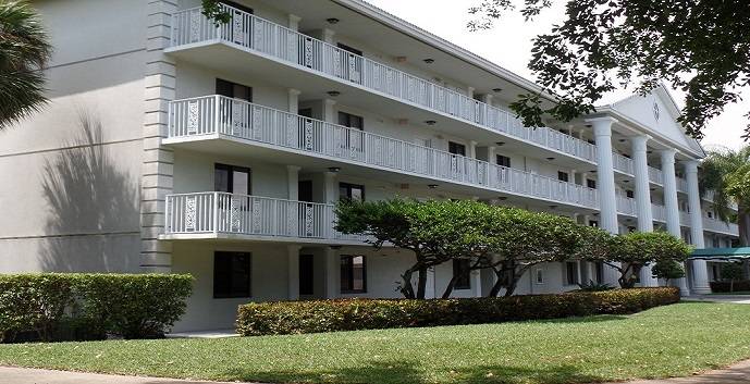 $1475 / 2br – Golf course view, 4 pools, clubhouse, free water-cable (West Palm Beach)